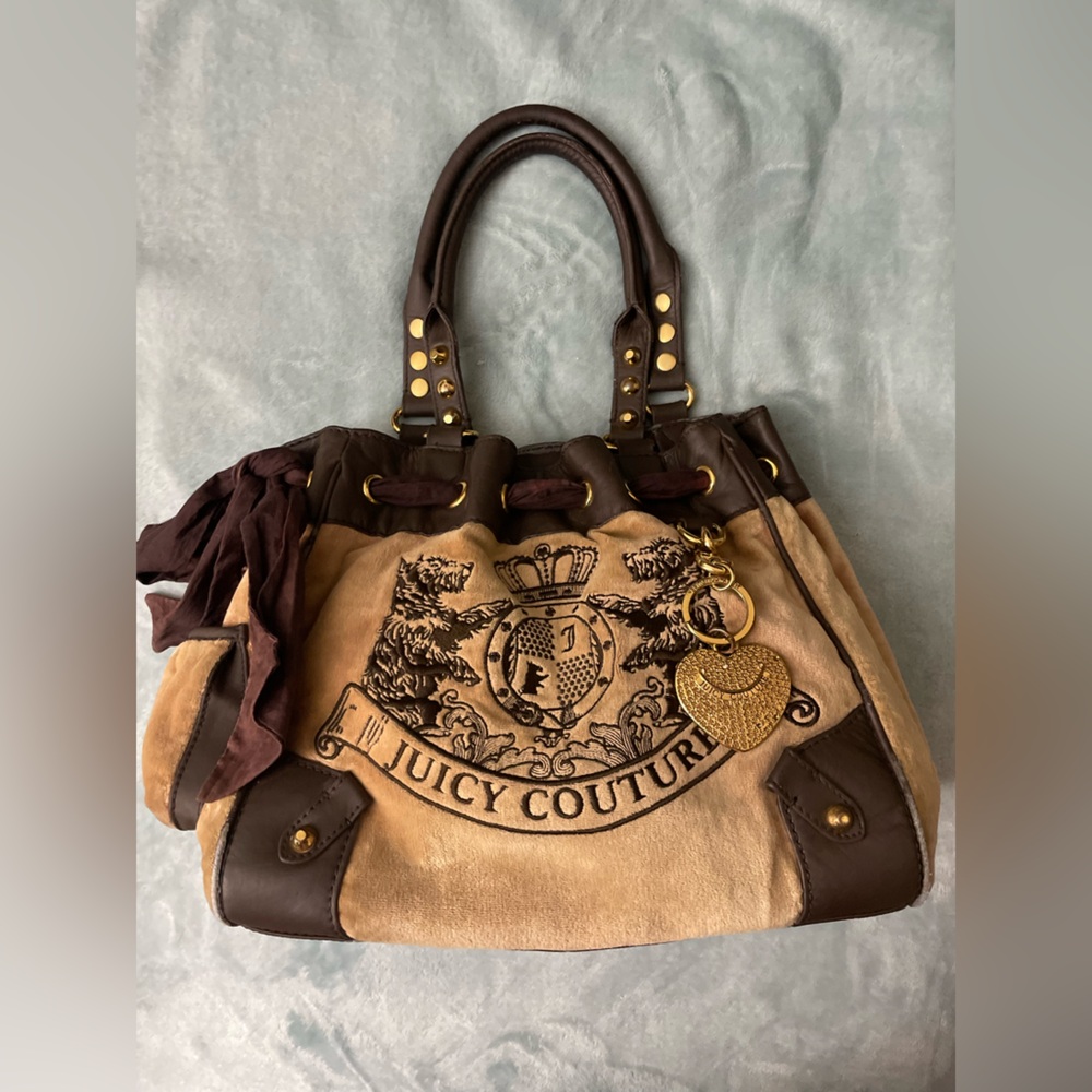 Beige Juicy Couture Scottie Daydreamer with charm